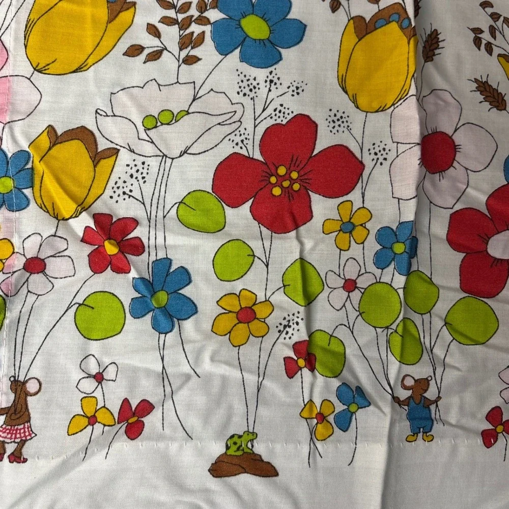 Fashion Manor JCPenney Vintage Floral Curtain Panel Colorful Flowers Mice‎ 1970s